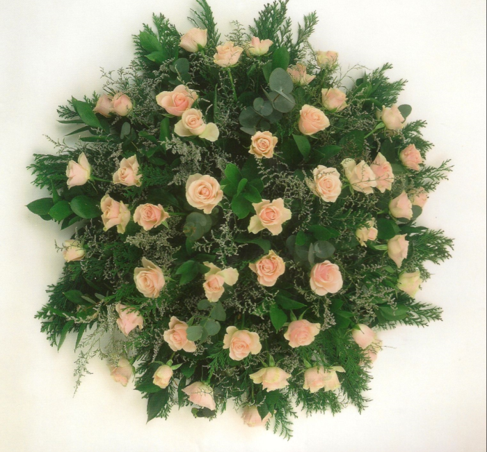 Biedermeier met rozen en biomaterialen, in diverse kleuren te leveren € 100,00