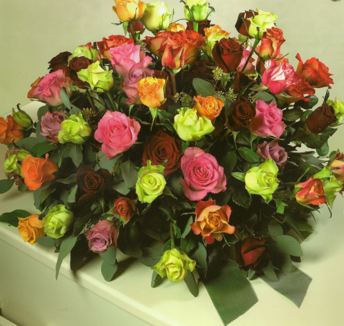 Gemengde rozen ca. 50 cm.  € 170,00